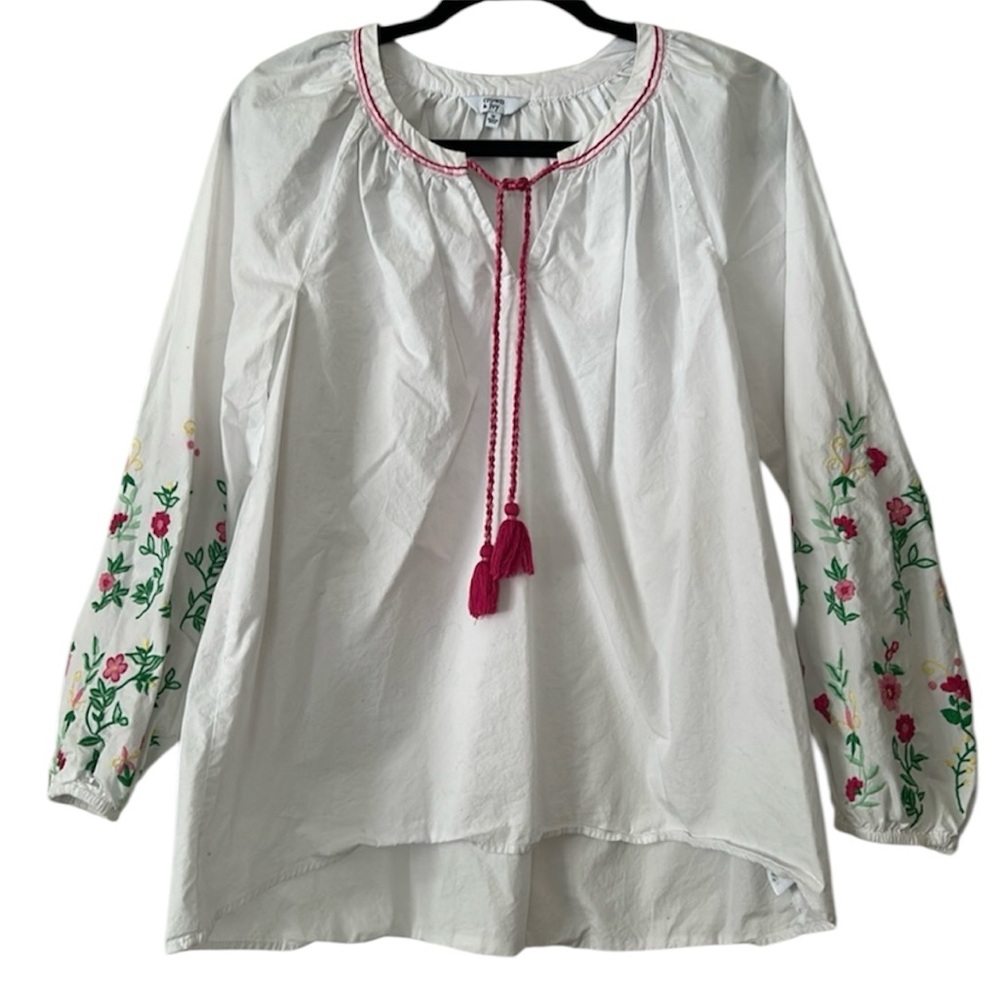 Crown & Ivy Embroidered Bohemian Top